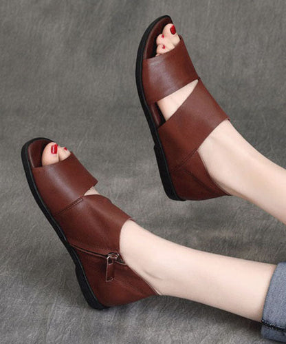 Effortlessly Elegant Sandals with a Timeless Design