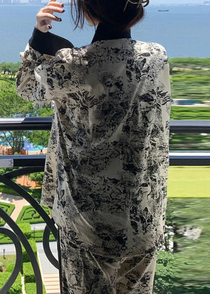 Effortlessly Elegant Garment with a Timeless Design