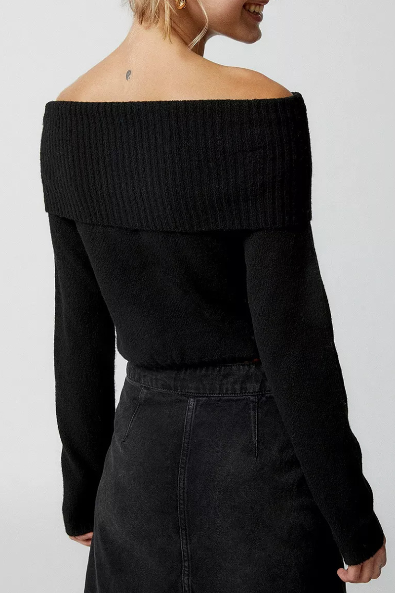 Effortlessly Elegant Sweater with a Timeless Design