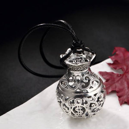 Beautifully Finished Bag in a Timeless Design