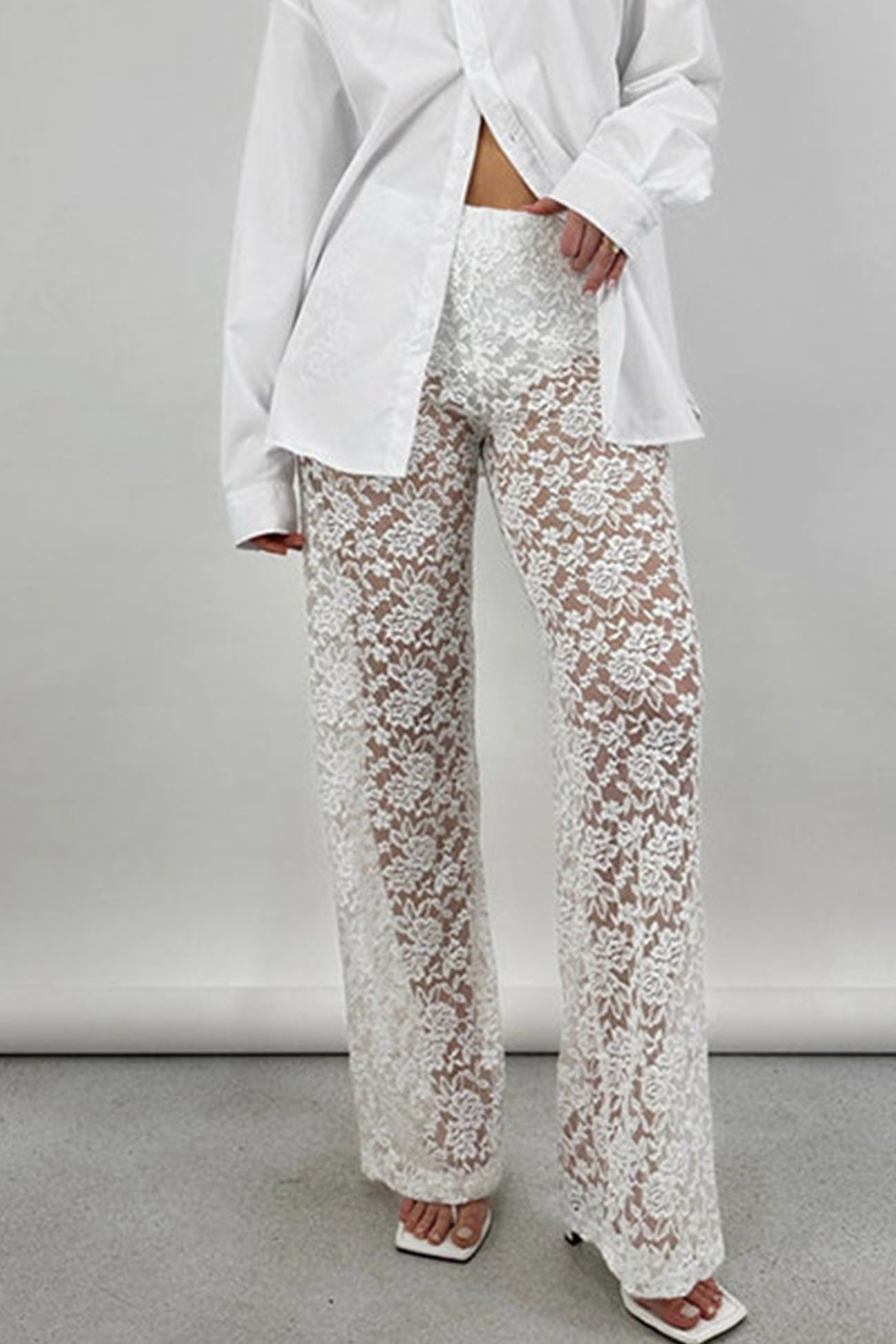 Effortlessly Elegant Pants with a Timeless Design