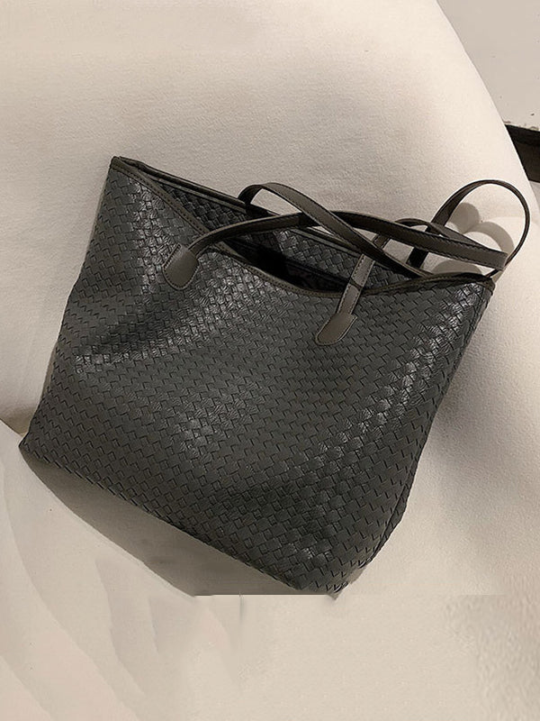 Beautifully Finished Bag in a Timeless Design