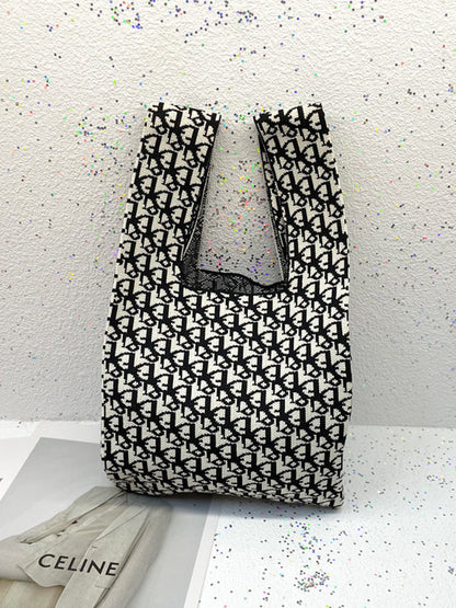 Elegantly Styled Bag for Everyday Wear