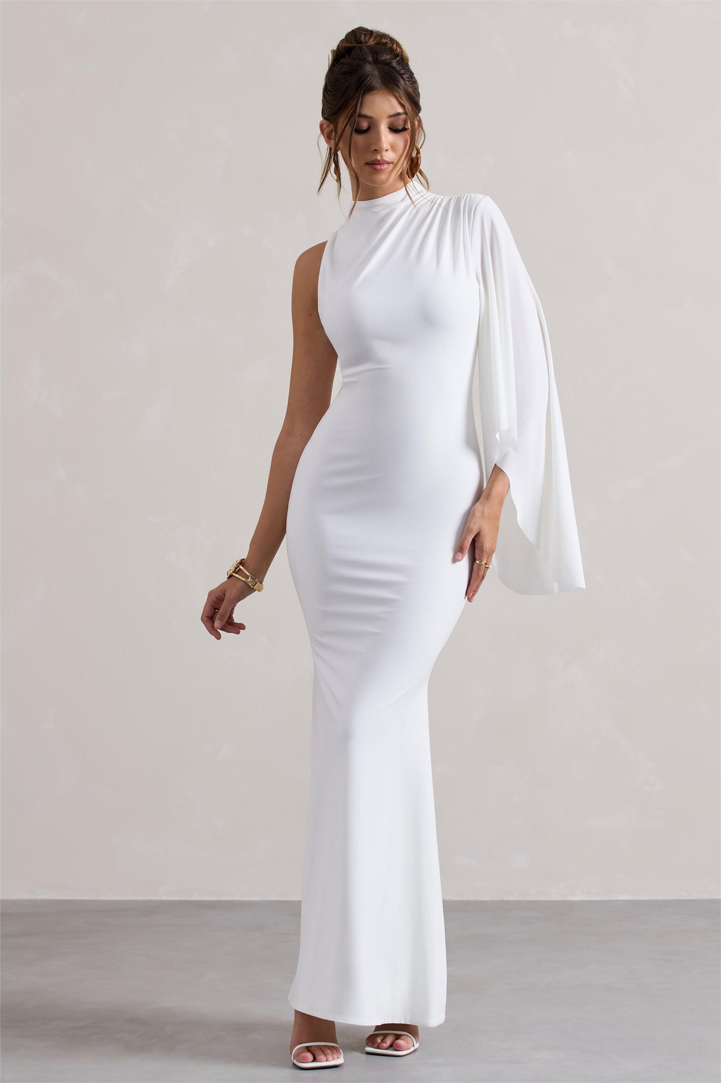 Well Tailored Dress with a Graceful Silhouette