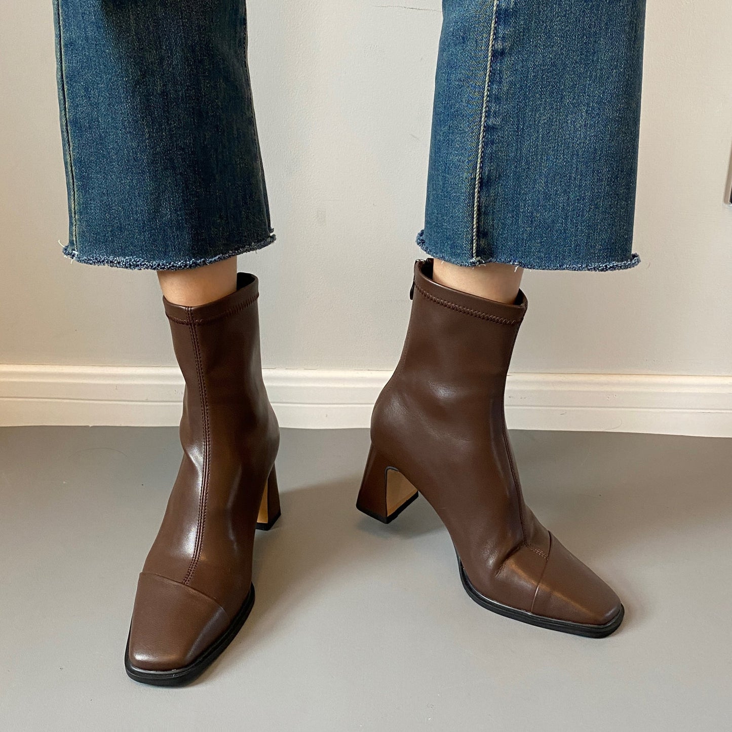 Well Tailored Boots with a Graceful Silhouette