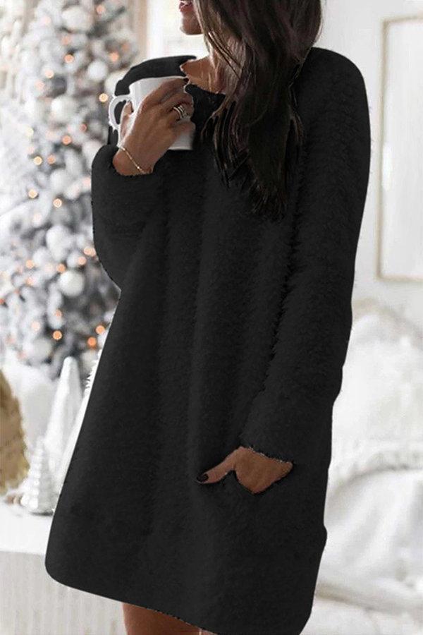 Beautifully Finished Dress in a Timeless Design