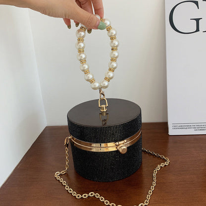 Well Tailored Bag with a Graceful Silhouette
