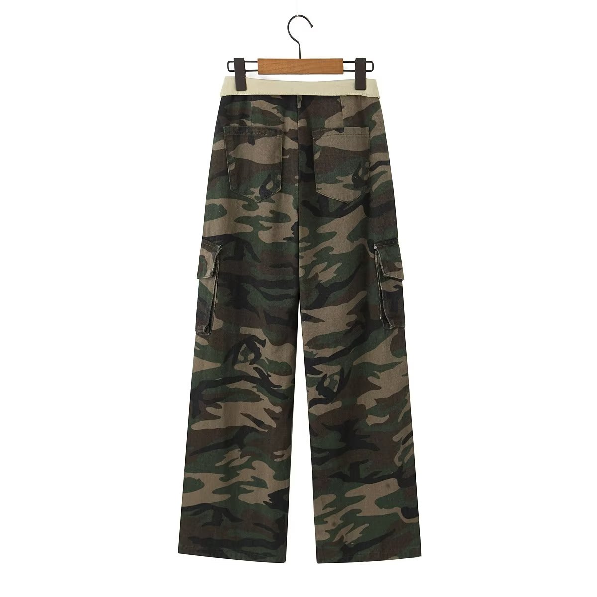 Well Tailored Pants with a Graceful Silhouette