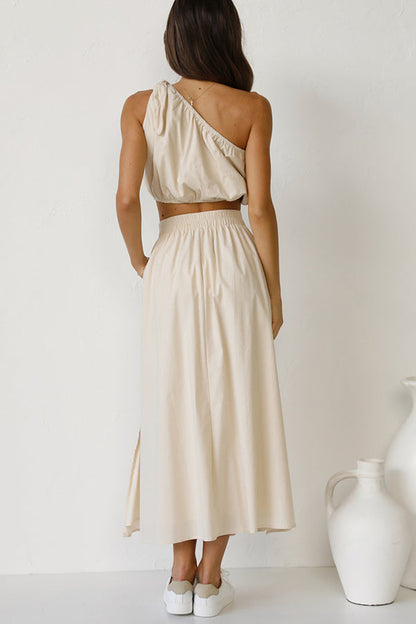 Effortlessly Elegant Garment with a Timeless Design