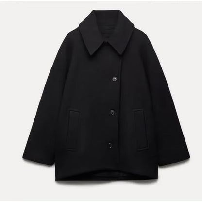 Well Tailored Coat with a Graceful Silhouette