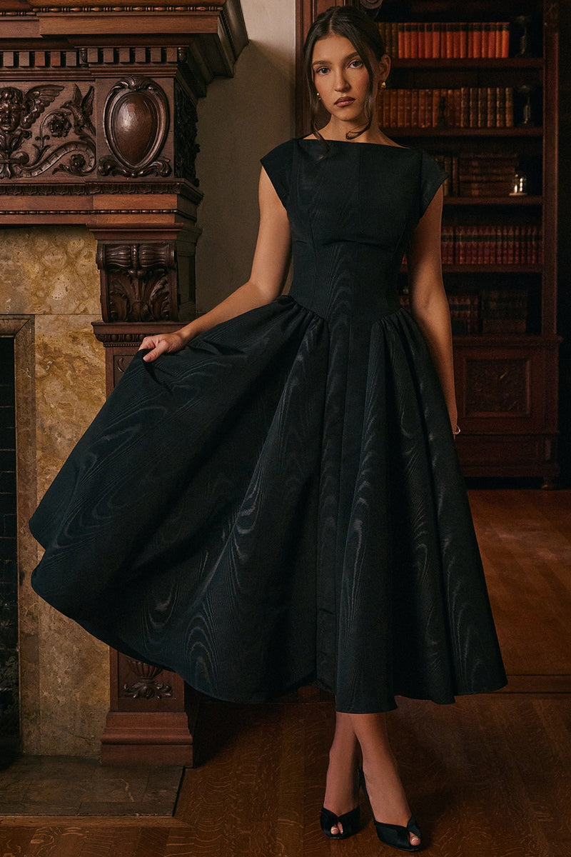 Sophisticated Dress with a Clean Classic Look
