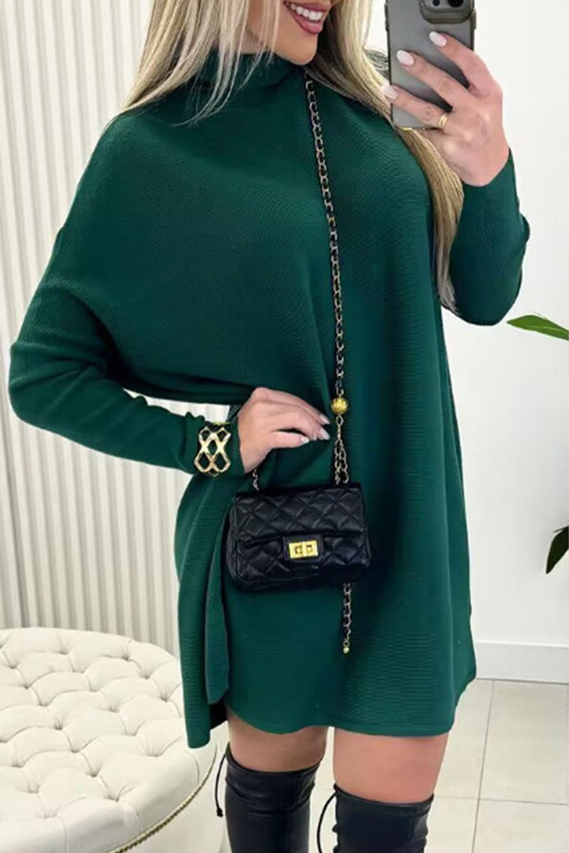Well Tailored Sweater with a Graceful Silhouette