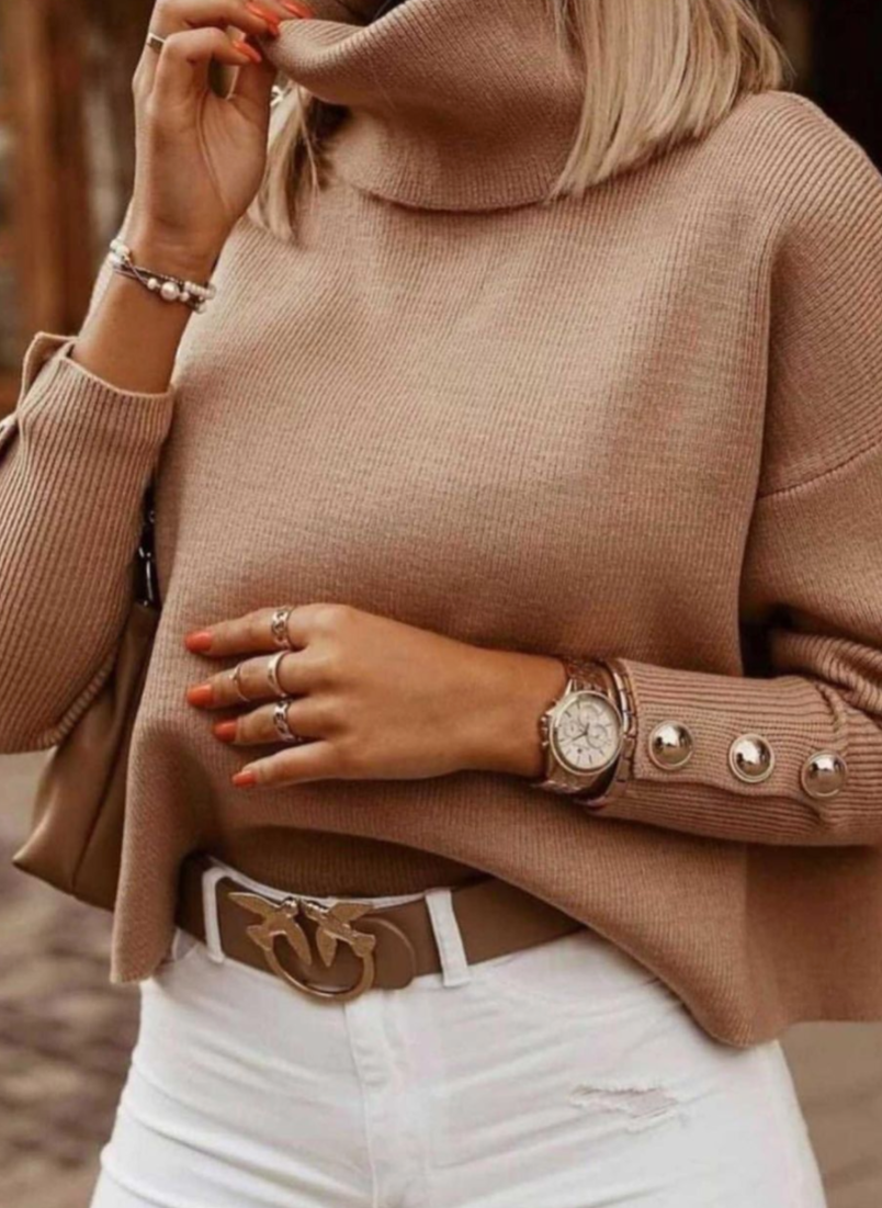 Effortlessly Elegant Sweater with a Timeless Design