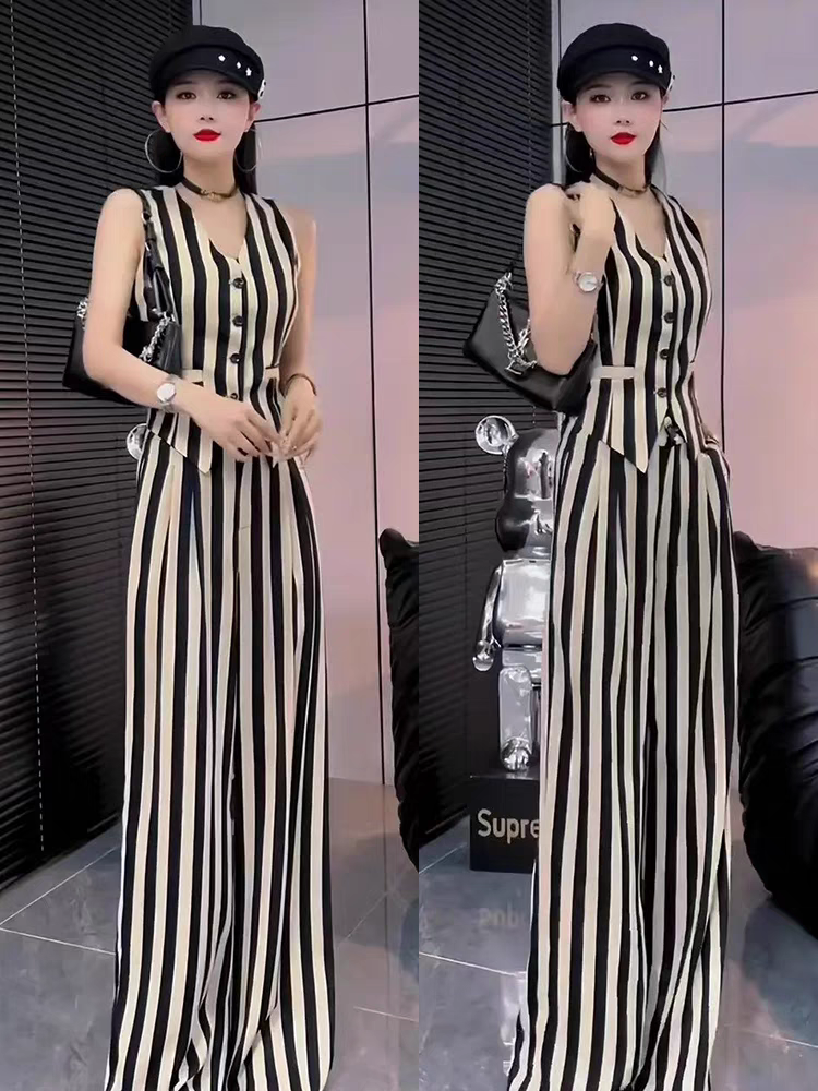 Elegantly Styled Pants for Everyday Wear