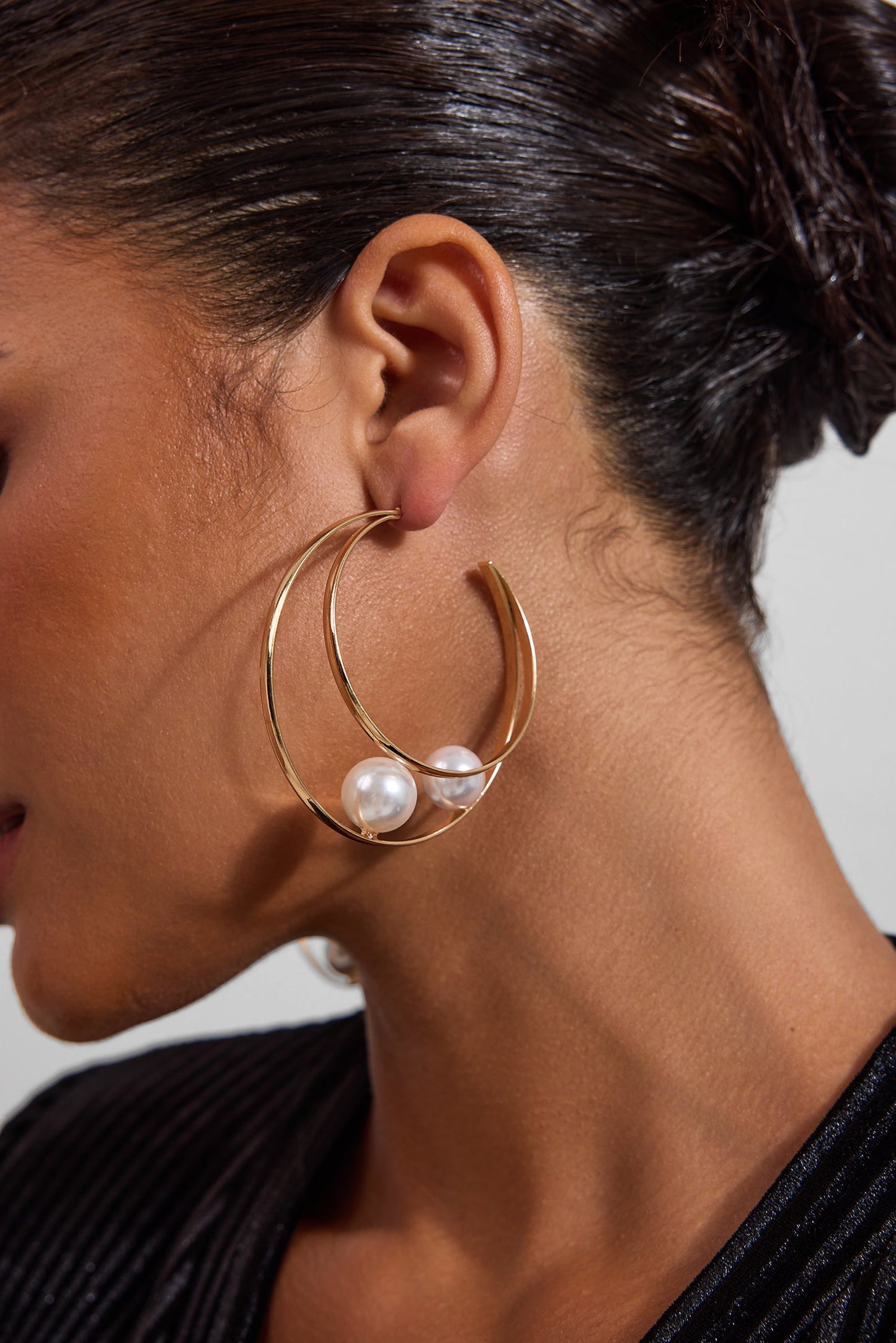 Gracefully Styled Garment for Any Occasion