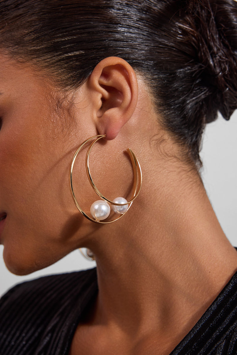 Gracefully Styled Garment for Any Occasion