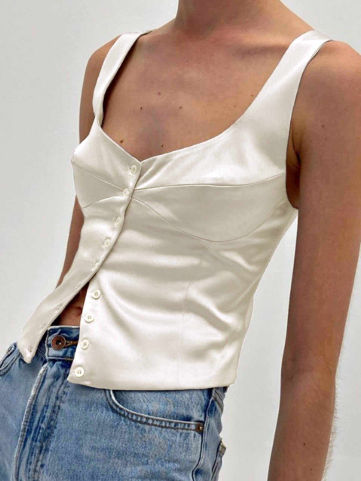 Beautifully Finished Top in a Timeless Design