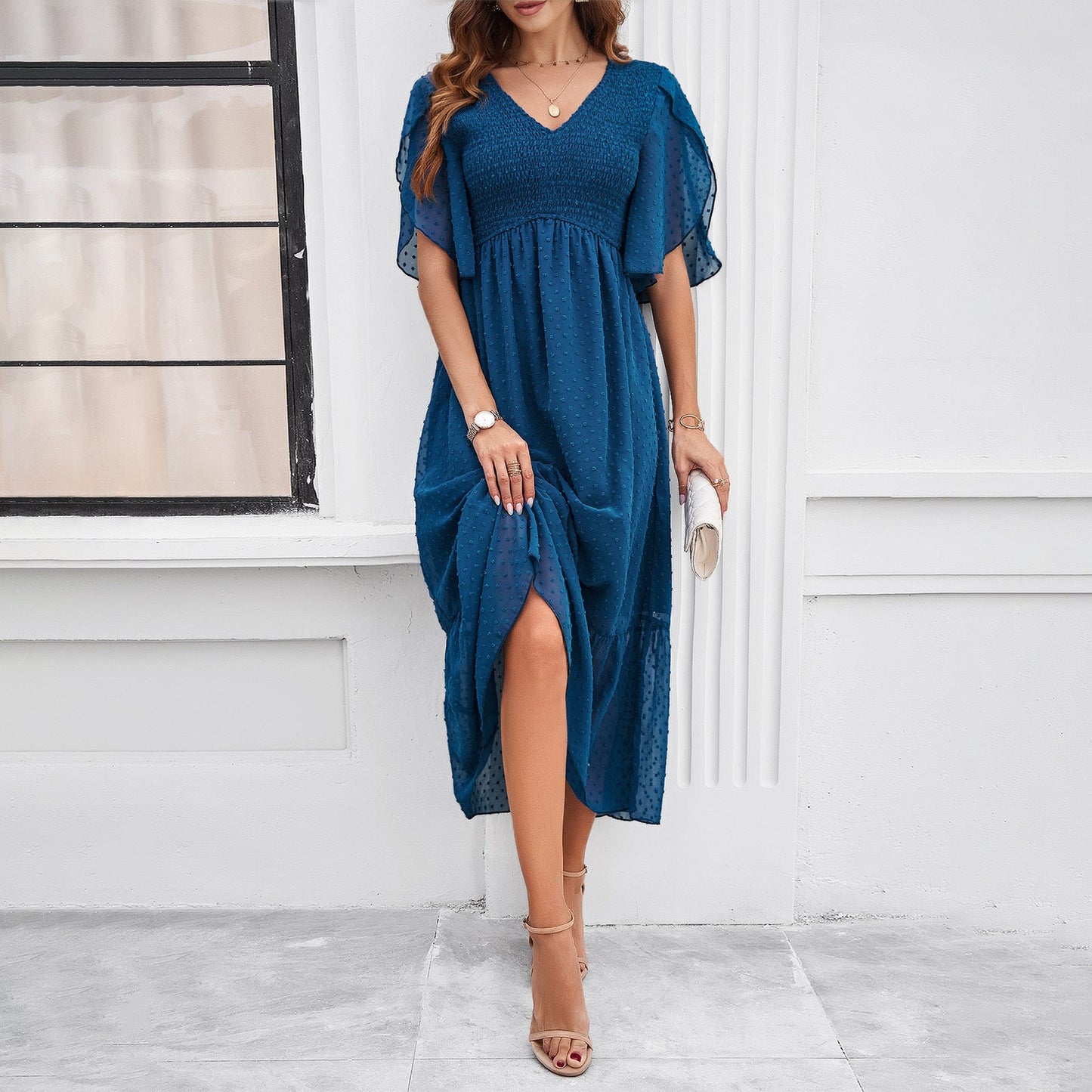 Beautifully Finished Dress in a Timeless Design