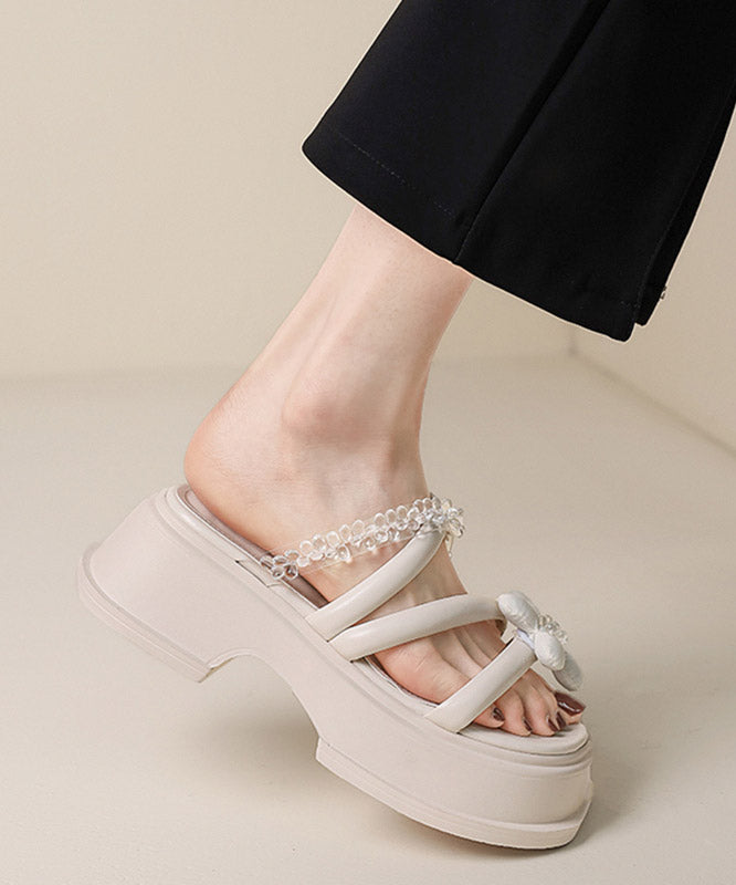 Effortlessly Elegant Sandals with a Timeless Design