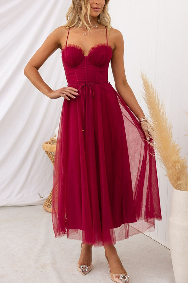 Beautifully Finished Dress in a Timeless Design