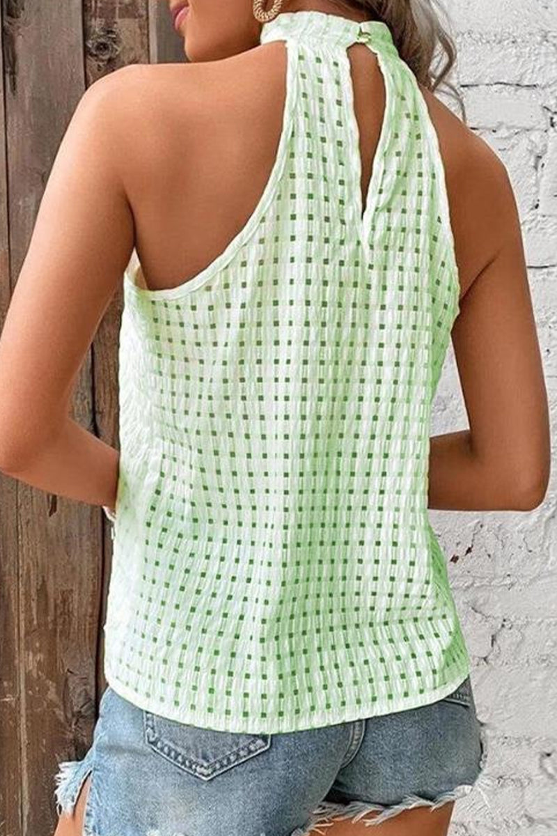 Well Tailored Top with a Graceful Silhouette