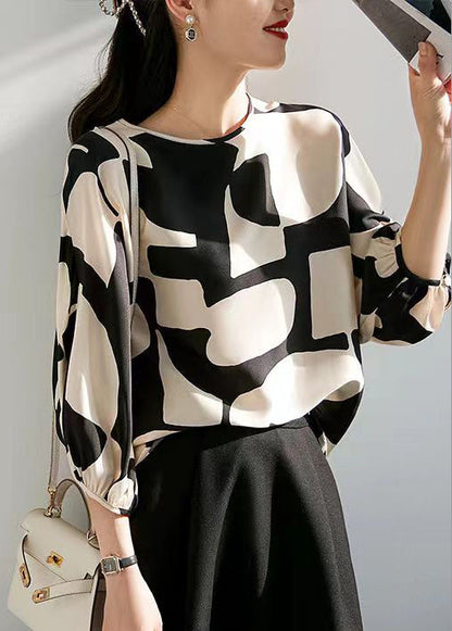 Well Tailored Blouse with a Graceful Silhouette