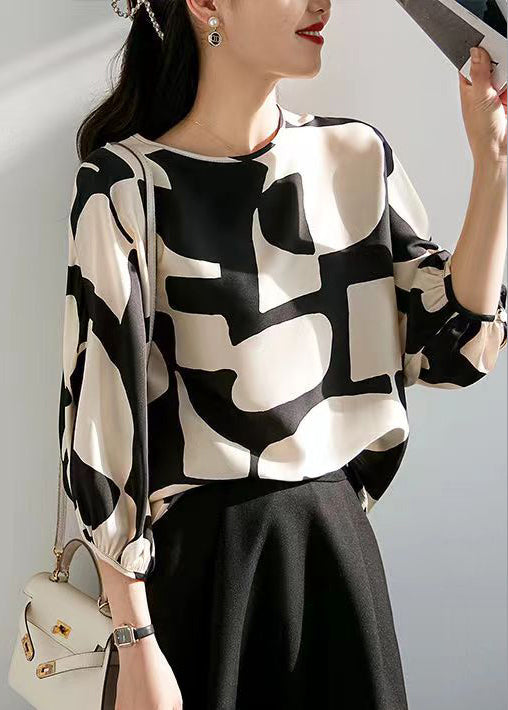 Well Tailored Blouse with a Graceful Silhouette