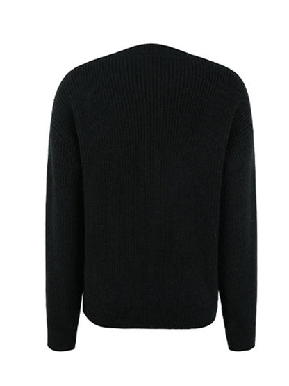 Well Tailored Sweater with a Graceful Silhouette