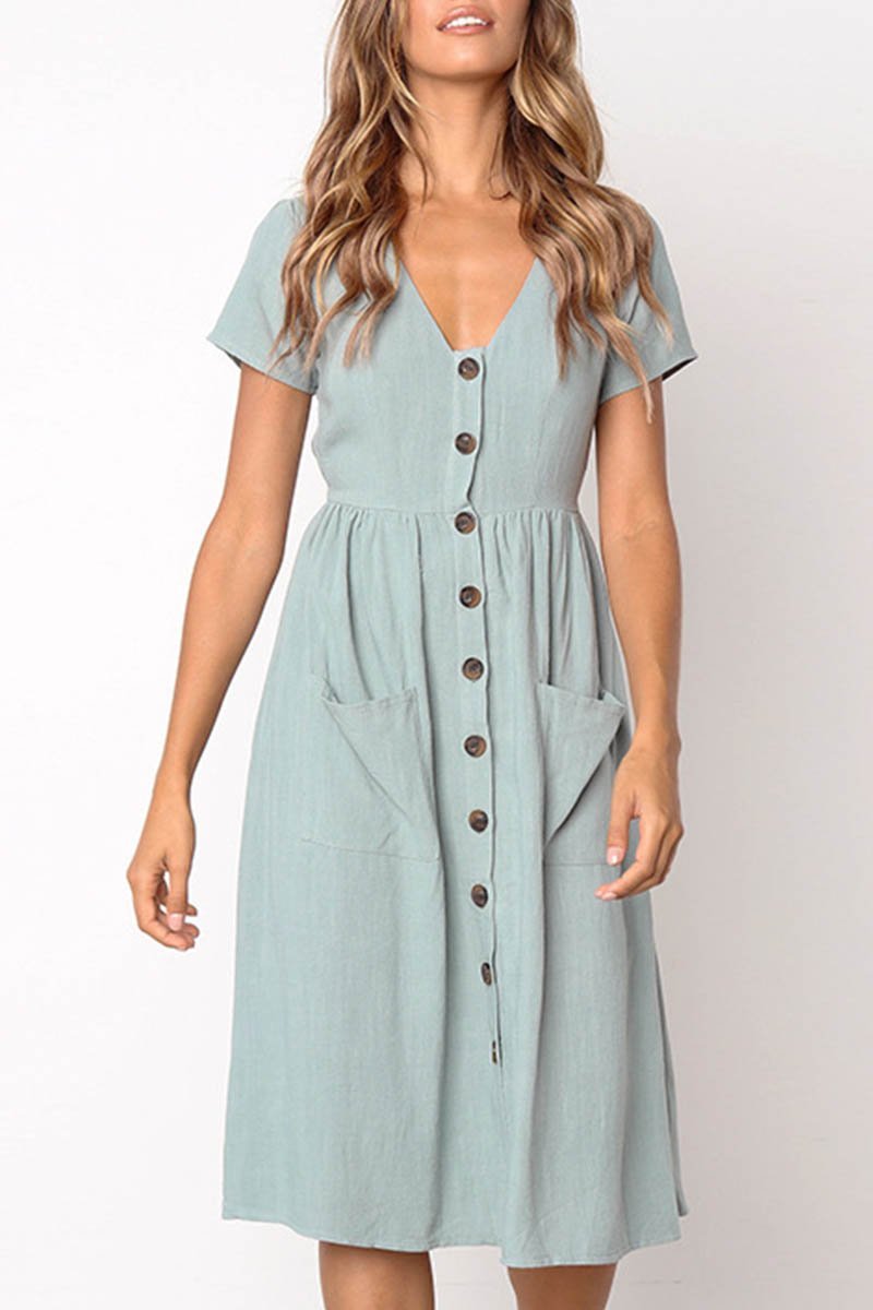Effortlessly Elegant Dress with a Timeless Design