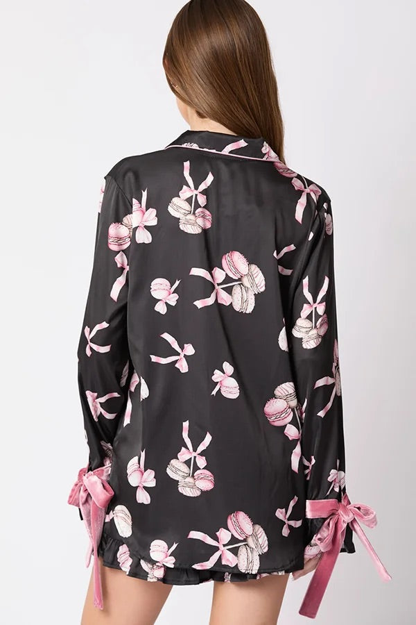 Well Tailored Top with a Graceful Silhouette