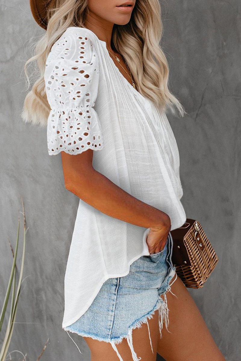 Effortlessly Elegant Top with a Timeless Design