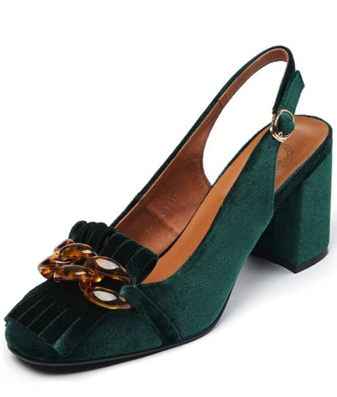Well Tailored Sandals with a Graceful Silhouette