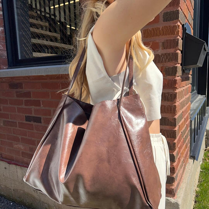 Effortlessly Elegant Bag with a Timeless Design
