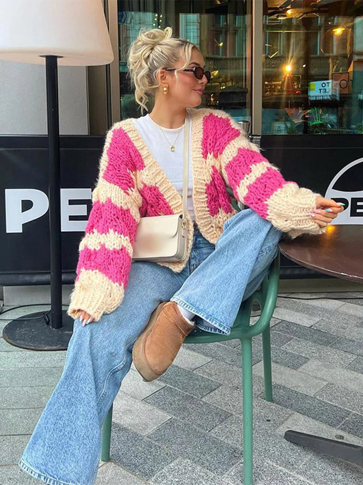 Effortlessly Elegant Cardigan with a Timeless Design