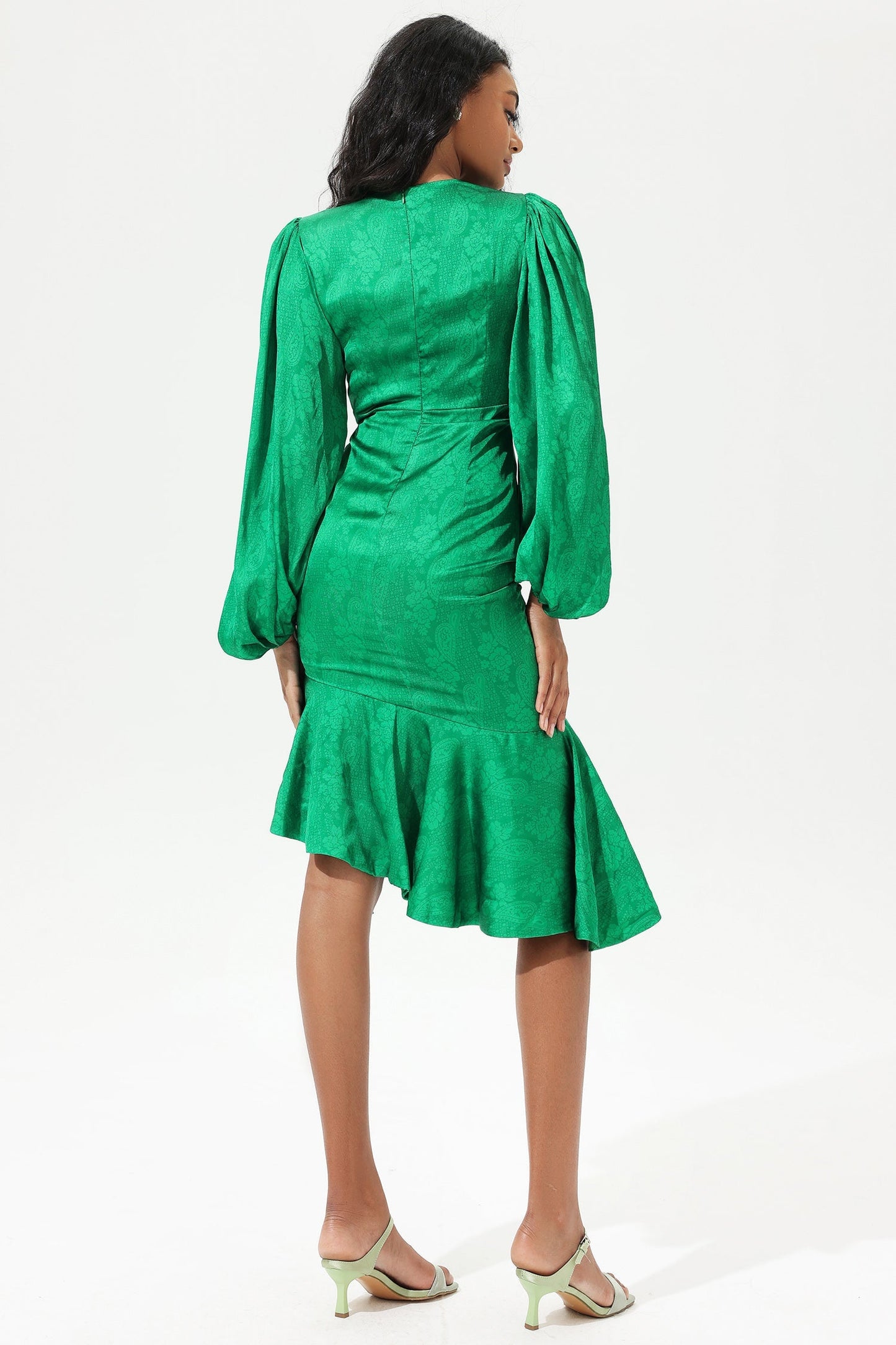 Well Tailored Dress with a Graceful Silhouette