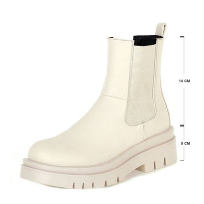 Well Tailored Boots with a Graceful Silhouette