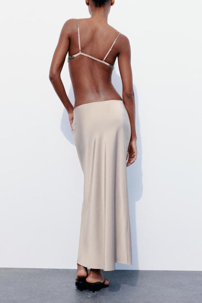 Gracefully Styled Garment for Any Occasion