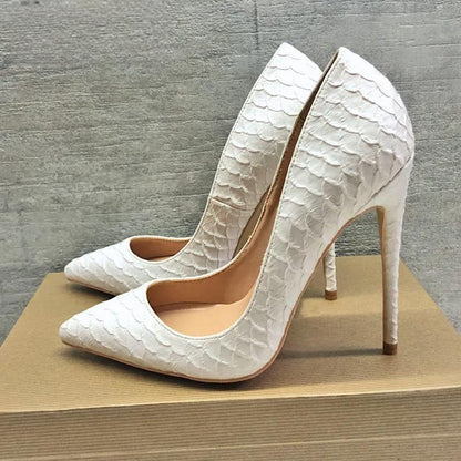 Effortlessly Elegant Heels with a Timeless Design