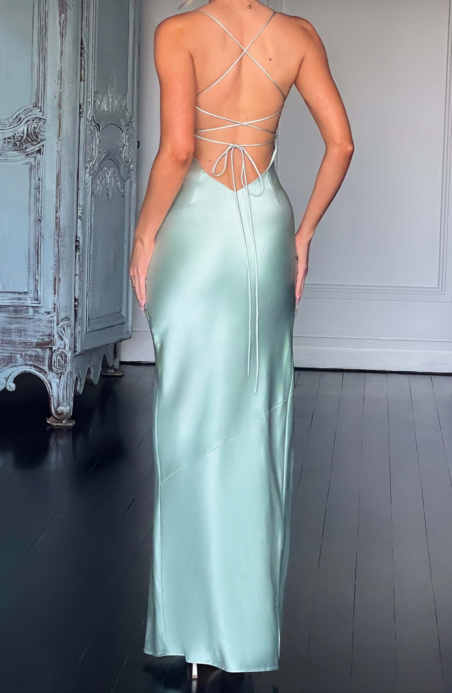 Gracefully Styled Dress for Any Occasion