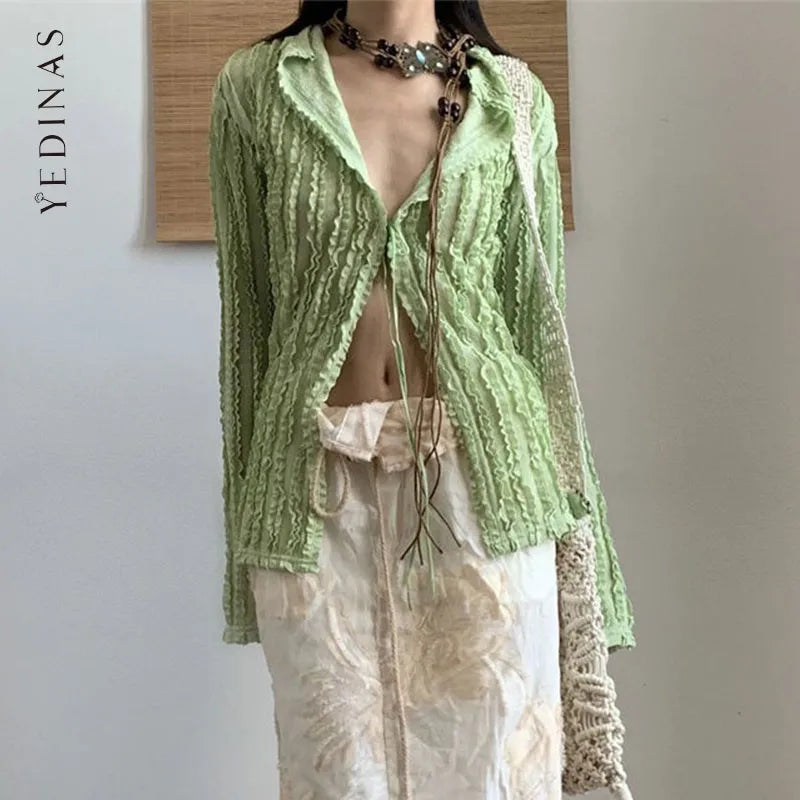 Effortlessly Elegant Blouse with a Timeless Design