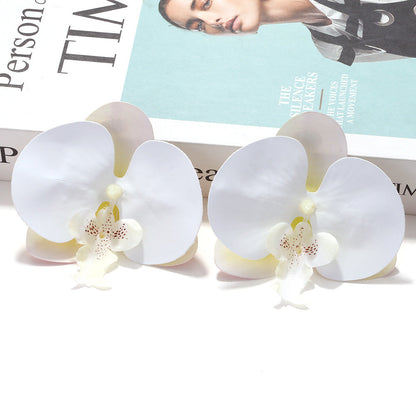 Effortlessly Elegant Garment with a Timeless Design