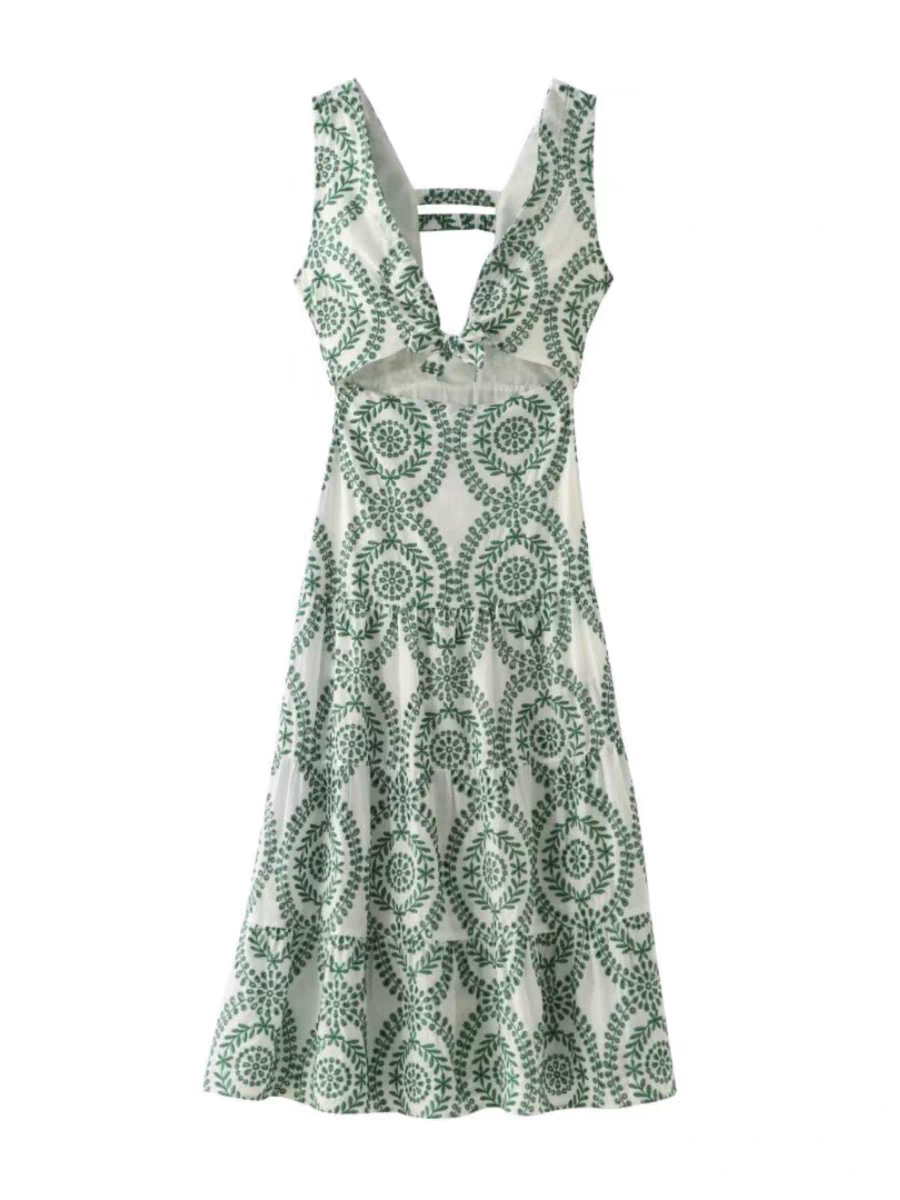 Sophisticated Dress with a Clean Classic Look