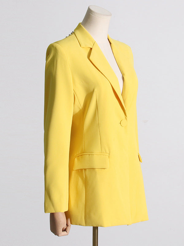 Sophisticated Garment with a Clean Classic Look