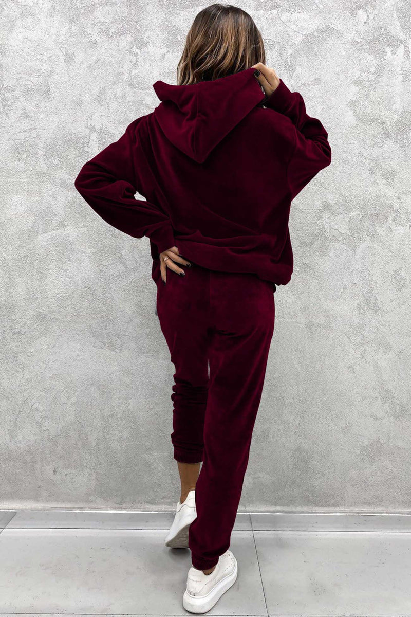 Effortlessly Elegant Pants with a Timeless Design