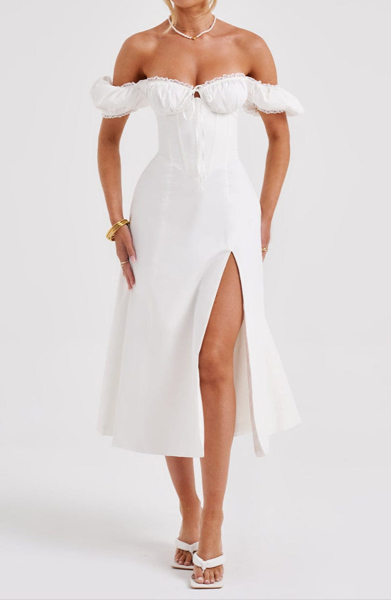 Well Tailored Dress with a Graceful Silhouette