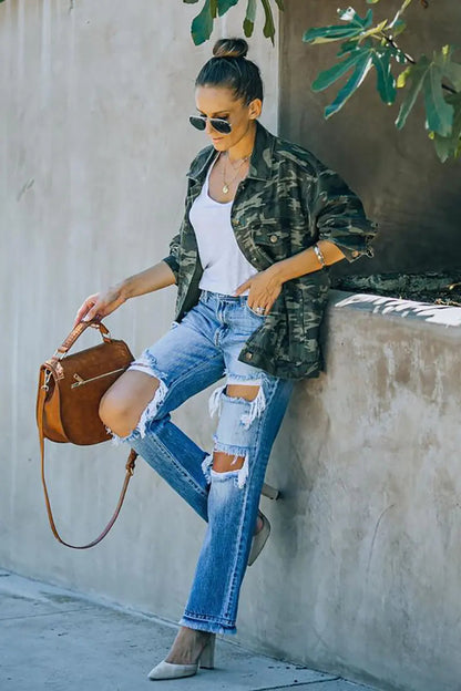 Effortlessly Elegant Pants with a Timeless Design