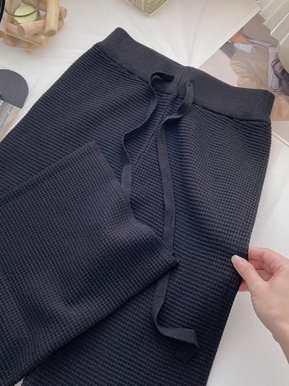 Effortlessly Elegant Pants with a Timeless Design