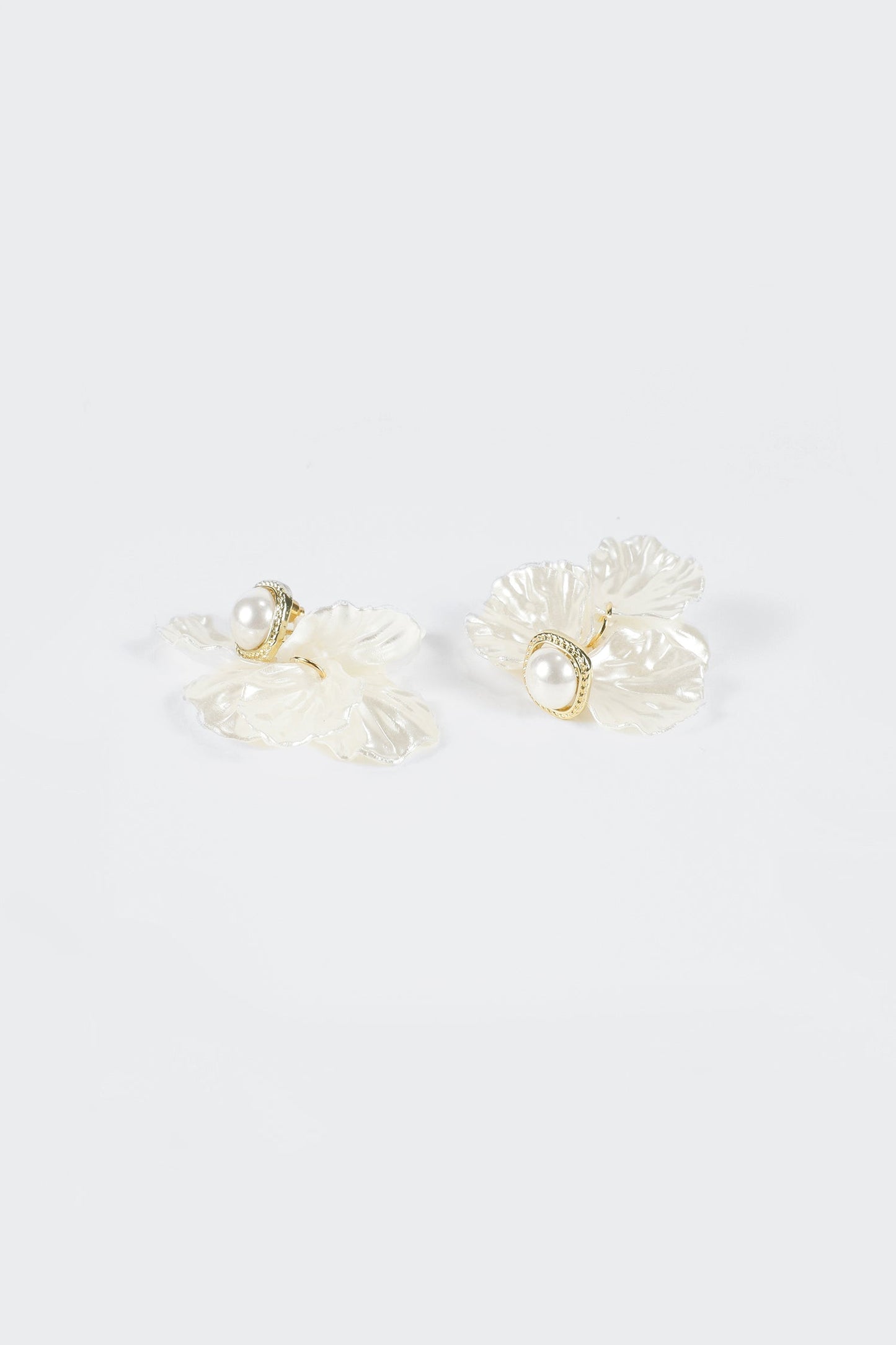 Effortlessly Elegant Garment with a Timeless Design