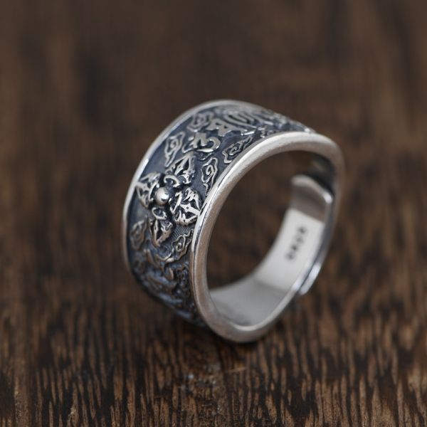 Beautifully Finished Garment in a Timeless Design