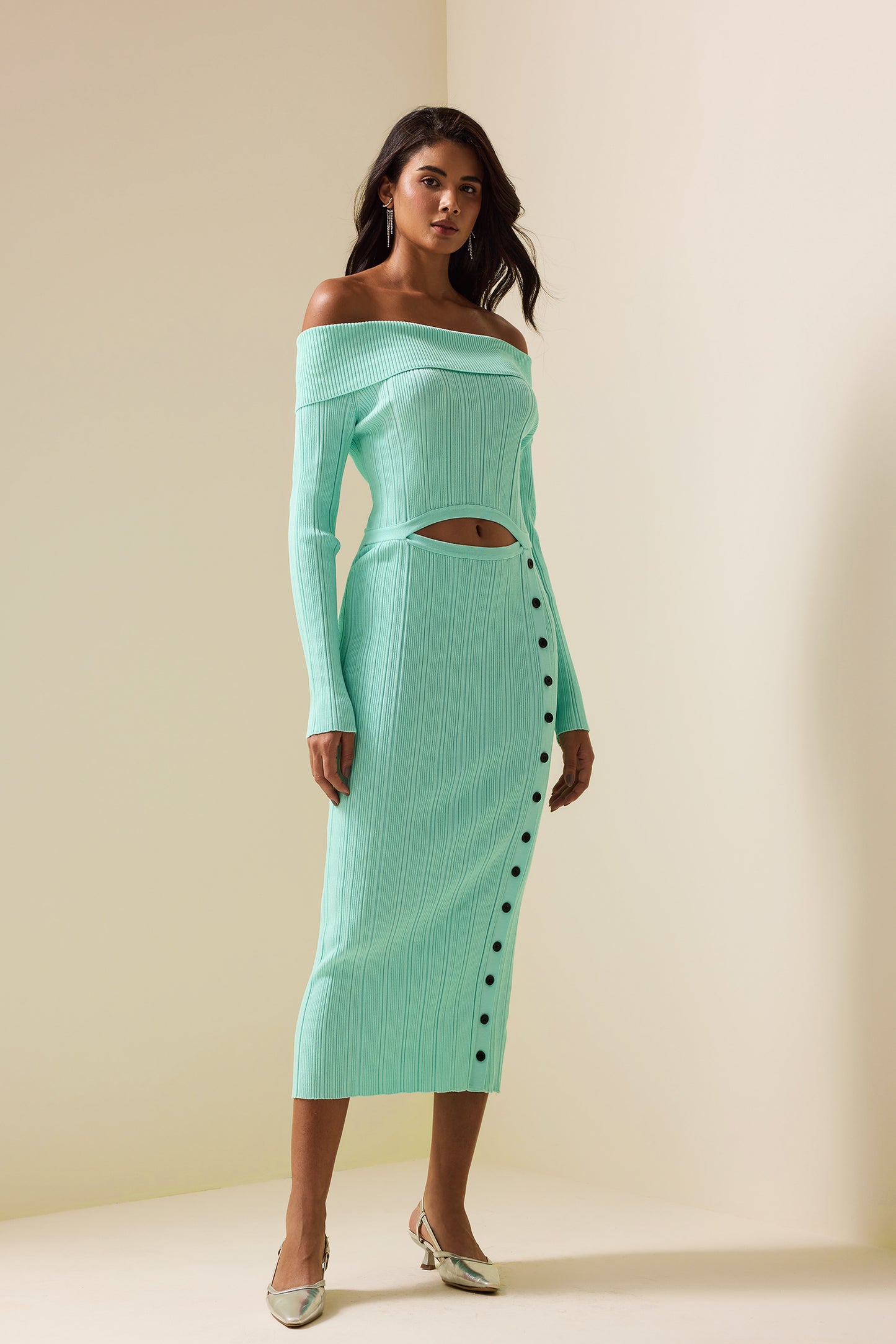 Beautifully Finished Dress in a Timeless Design